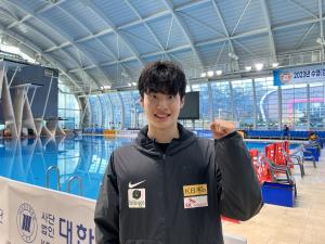 ‘수영 천재’ 황선우, 접영 100m 한국신기록 달성...51초99