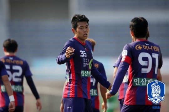 김포시민축구단과의 플레이오프 1차전에서 멀티골을 터뜨린 청주CITY FC의 강우열