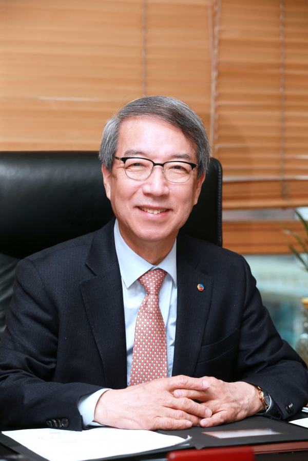 한국프로스포츠협회 제2대 회장으로 선출된 정운찬 KBO 총재