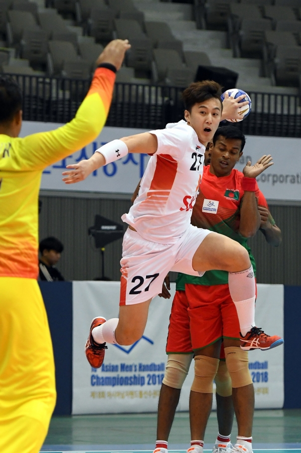 18일 수원실내체육관에서 펼쳐진 제18회 아시아남자선수권대회 한국과 방글라데시의 경기에서 이은호가 슛을 하고있다.