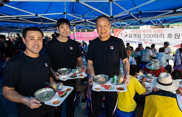 (왼쪽부터) 최부식 코치, 조재영, 박기원 감독