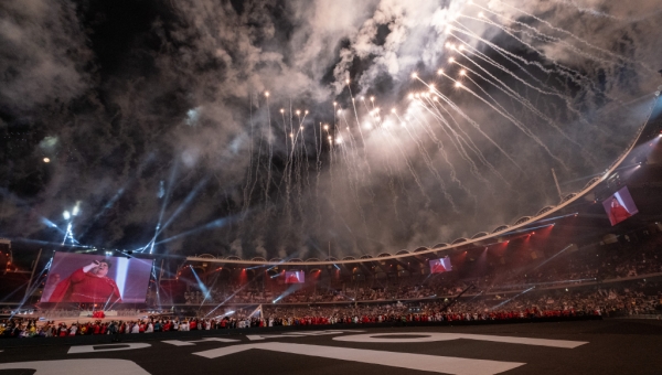 2019 아부다비 세계하계대회' 폐회식에서 마지막 축하공연과 함께 불꽃쇼가 진행되고 있다.