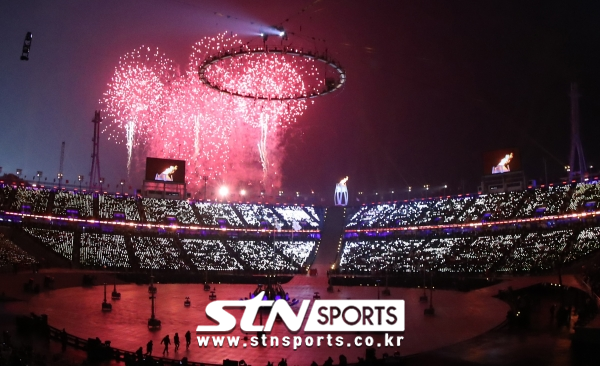 지난해 2월 2018 평창 동계올림픽 개회식 불꽃놀이 풍경