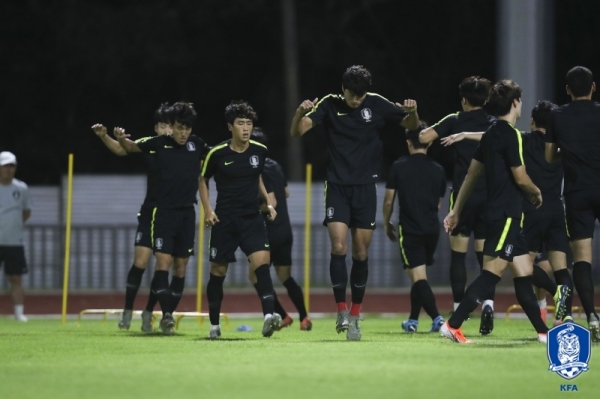 한국 U-23 축구 대표팀 선수들의 훈련 모습