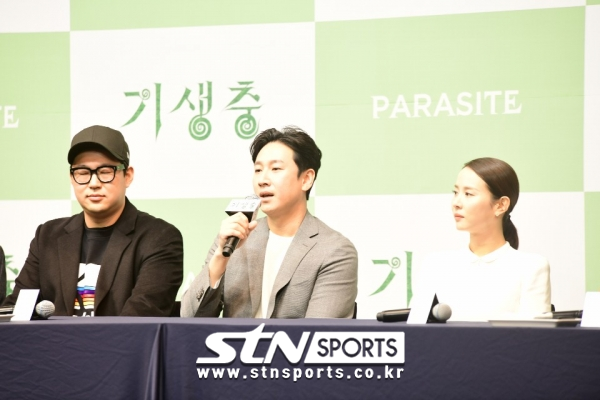 19일 서울 중구 소공동 웨스틴조선호텔서울 그랜드볼룸에서 ‘기생충’의 기자회견이 진행됐다.