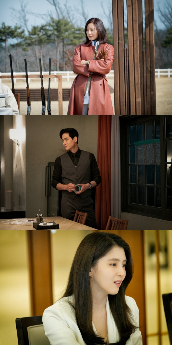 JTBC 금토드라마 ‘부부의 세계’가 오는 24일 방송되는 9회를 기점으로 2막을 연다.