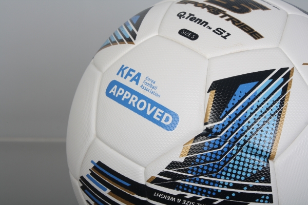 2020년 대한축구협회(KFA) 공인구로 인증받은 스포츠트라이브 큐텐S1 매치볼.