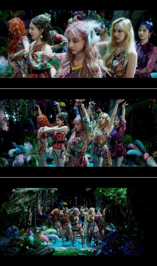 트와이스 미니 9집의 타이틀곡 'MORE & MORE'(모어 앤드 모어) 뮤직비디오 티저 영상 화면.