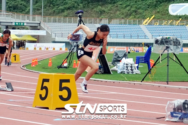 양예빈은 25일 오후 강원도 정선종합운동장에서 열린 '제11회 한국 U18(청소년) 육상경기대회' 여자부 400m 결선에 출전해 58초18의 기록을 세우며 당당히 1위로 골인, 금메달을 목에 걸었다.