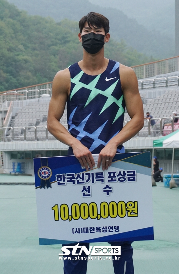 진민섭은 27일 오전 강원도 정선종합운동장에서 열린 대회 남자부 장대높이뛰기 결선에 출전해 5m40의 기록으로 우승을 차지했다.