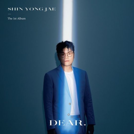 신용재는 1일 오후 6시 각종 온라인 음원사이트를 통해 첫 번째 정규앨범 ‘Dear(디어)’를 발매한다.