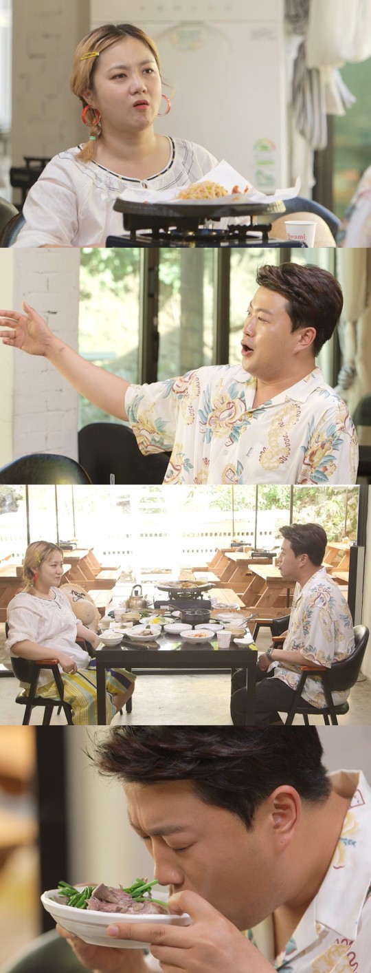 상남자 김호중의 기력 완충은 물론, 흥까지 폭발하게 한 박나래표 계곡 보양식 먹방 데이트 현장은 오는 11일 토요일 밤 9시 SBS '박장데소'에서 공개된다.