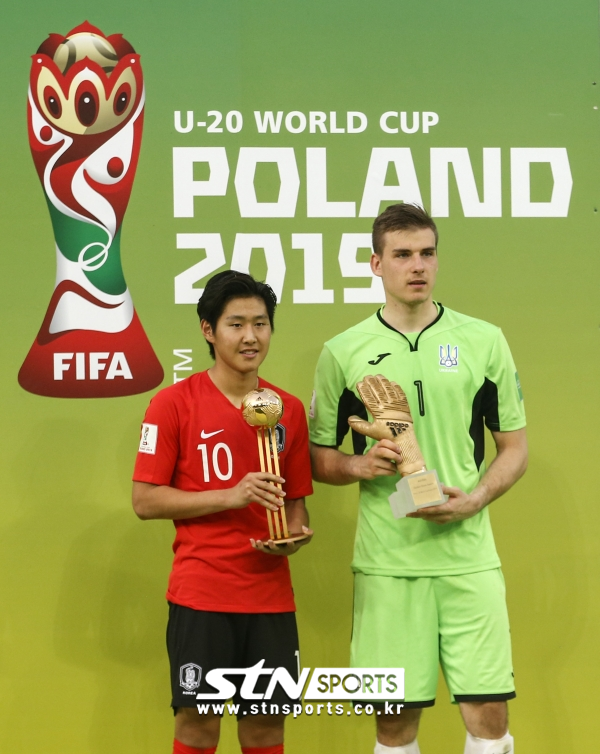 2019 FIFA U-20 월드컵 골든볼 이강인(좌측), 골드 글러브 루닌(우측)