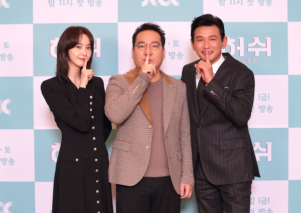 (왼쪽부터)배우 임윤아, 최규식 감독, 배우 황정민