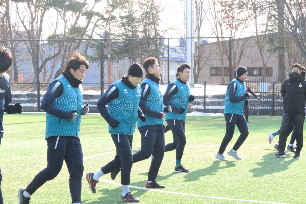 클럽하우스 덕암축구센터에서 훈련 중인 대전 하나시티즌 선수들 모습.