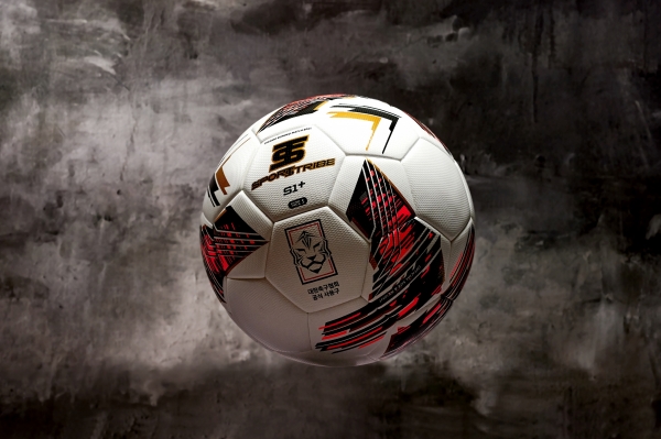2021년도 대한축구협회(KFA) 공식 사용구로 선정된 (주)스포츠트라이브 축구공 'S1+플러스'.