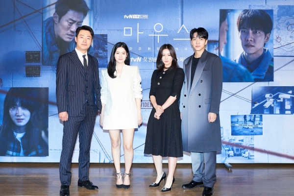 (왼쪽부터)배우 이희준, 박주현, 경수진, 이승기