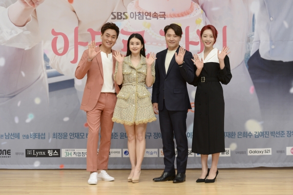 (왼쪽부터) 배우 박형준, 최정윤, 안재모, 배슬기