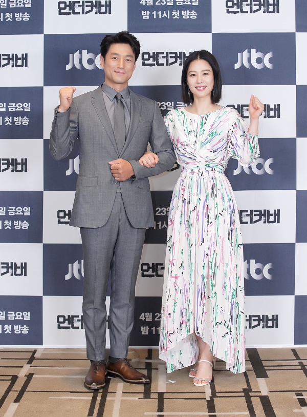 배우 지진희(左)와 김현주