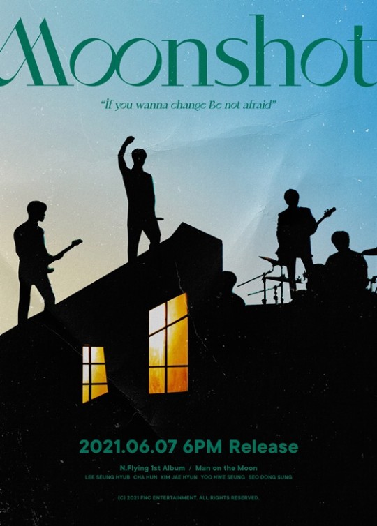 FNC엔터테인먼트는 21일 엔플라잉 공식 SNS를 통해 첫 번째 정규앨범 타이틀 포스터를 공개했다.