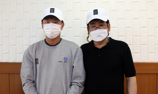 박도건(왼쪽)과 산수골포크 이택우 대표