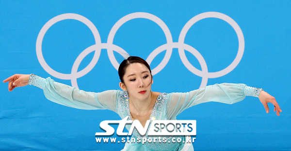 15일 중국 베이징 캐피털 실내경기장에서 열린 피겨 스케이팅 여자 싱글 쇼트 프로그램에서 한국 김예림이 연기하고 있다. 사진｜뉴시스