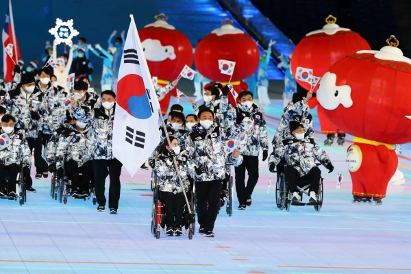 2022 베이징 동계패럴림픽(장애인올림픽)이 4일 오후 8시(현지시간) 중국 베이징의 국립경기장에서 열린 개회식으로 힘찬 시작을 알렸다. 사진｜대한장애인체육회