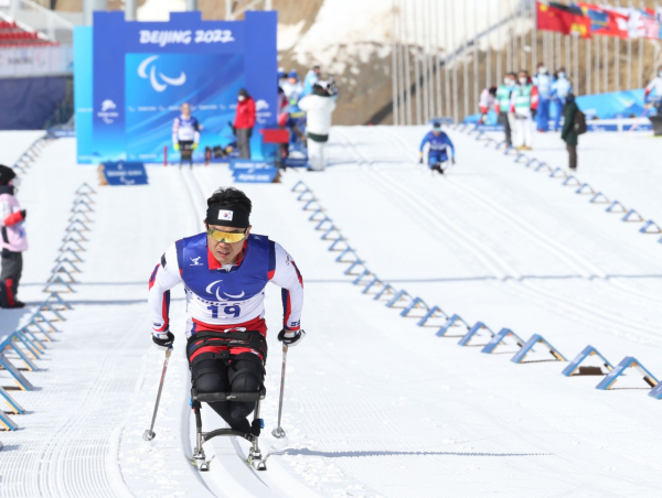 신의현은 6일 중국 장자커우 국립바이애슬론센터에서 열린 2022 베이징동계패럴림픽 크로스컨트리 스키 남자 좌식 18㎞에서 49분26초2를 기록, 출전 선수 25명 가운데 8위를 차지했다. 사진｜대한장애인체육회