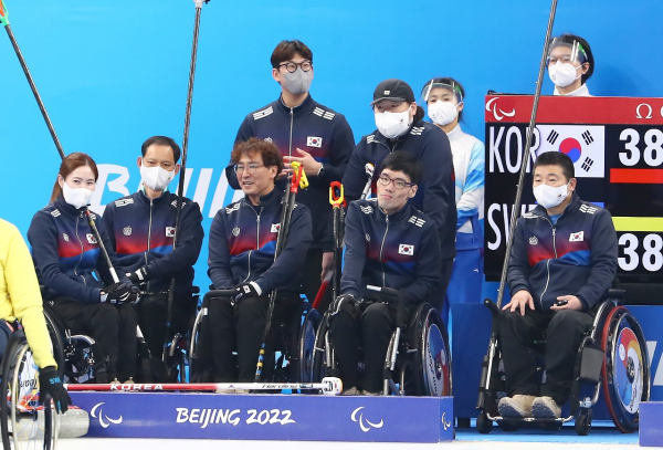 한국 휠체어컬링 대표팀 ‘팀 장윤정고백’(의정부 롤링스톤)의 모습. 사진｜장애인체육회 제공