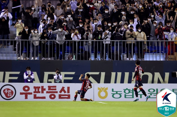 5일 수원종합운동장에서 펼쳐진 인천 유나이티드와의 경기에서 득점 후 세레머니를 펼치는 수원FC 이승우. 사진｜한국프로축구연맹