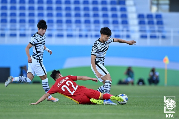 대한민국 U-23 대표팀과 베트남 U-23 대표팀이 2일 오후 10시(이하 한국시간) 우즈베키스탄 타슈겐트의 로코모티브 스타디움에서 열린 ‘아시아축구연맹(AFC) U-23 아시안컵’ 조별리그 C조 2차전에서 1-1로 비겼다. 사진｜KFA 제공
