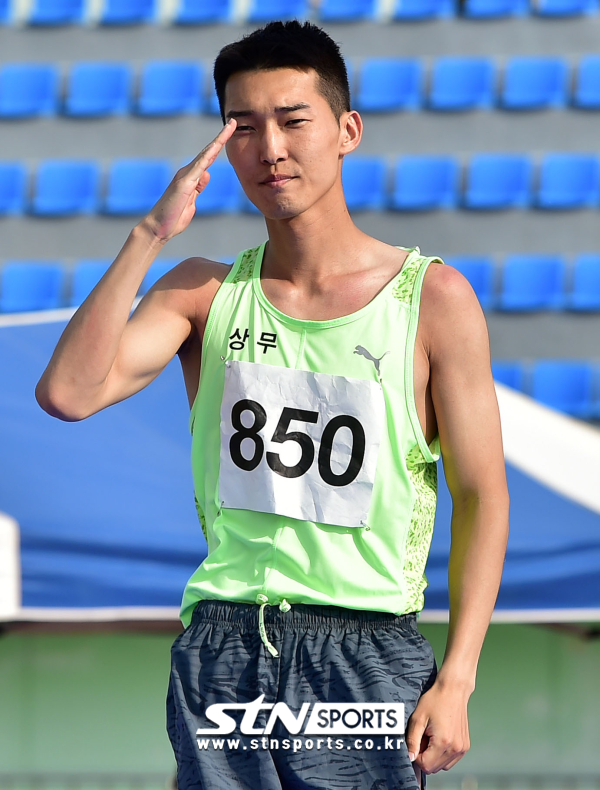 한국 남자 높이뛰기 간판 우상혁의 모습. 사진｜뉴시스