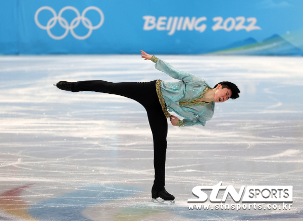 대한빙상경기연맹(회장 윤홍근ㆍ제너시스BBQ 그룹 회장)은 2022 ISU 피겨 챌린저 시리즈 ‘네벨혼 트로피’에서 위서영(수리고)이 은메달을 획득했다고 26일 밝혔다. 사진｜뉴시스