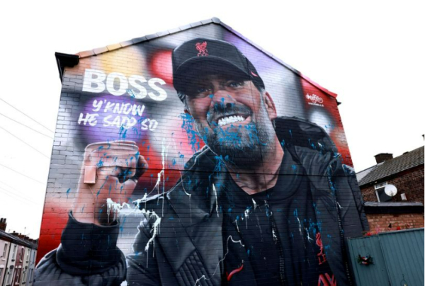 위르겐 클롭 감독의 얼굴 벽화가 페인트 테러를 당했다. 사진｜리버풀 에코 기사 캡처