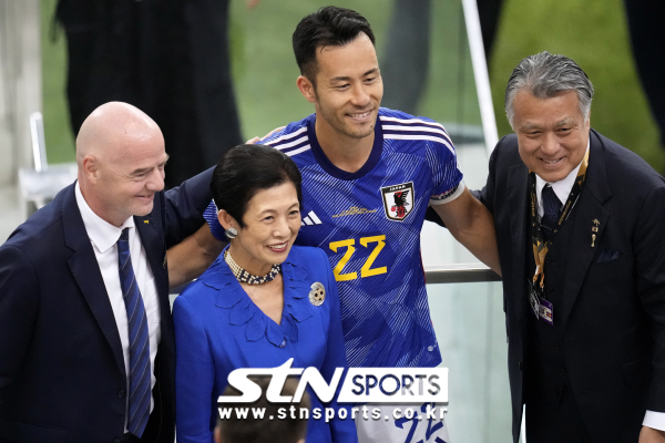 일본 대표팀 주장 요시다 마야(사진 중앙 푸른 유니폼). 사진｜뉴시스/AP