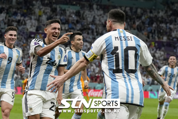10일(한국시간) 아르헨티나가 나후엘 몰리나의 선제골로 네덜란드에 1-0 리드를 잡았다. 사진｜뉴시스/AP