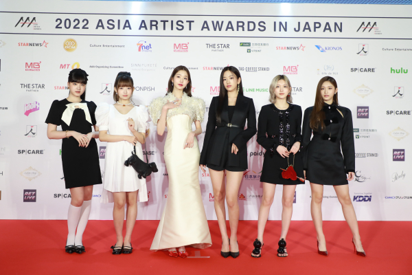 걸그룹 아이브가 13일 오후 일본 나고야 니혼가이시홀에서 열린 '2022 아시아 아티스트 어워즈(Asia Artist Awards IN JAPAN)'에서 올해의 노래를 수상했다. 사진｜2022 Asia Artist Awards IN JAPAN