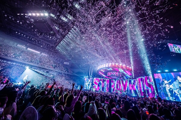 스트레이 키즈는 지난 2월 11일과 12일 양일간 일본 사이타마 슈퍼 아레나에서 두 번째 월드투어의 앙코르 공연 'Stray Kids 2nd World Tour 'MANIAC' ENCORE in JAPAN'을 2회 진행했다. 사진┃JYP 제공