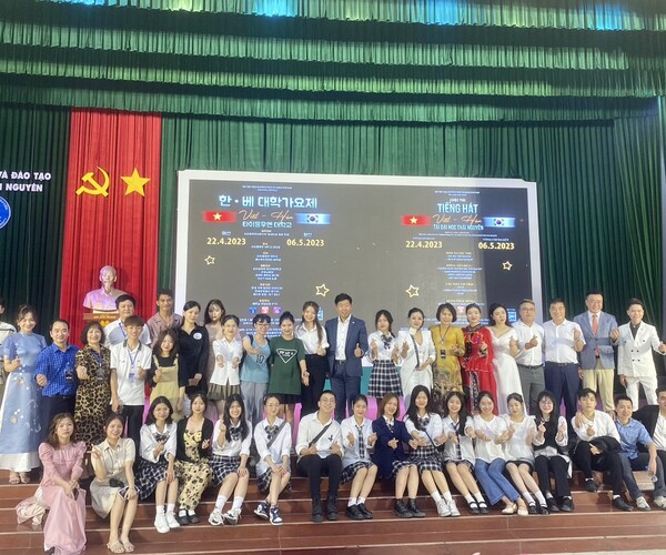 지난 22일(이하 한국시각) 베트남 타이응우옌대학교 컨벤션센터에서 타이응우옌대학교와 베트남국영방송국 VTC 베스트인코리아에서 공동 주최하는 '제1회 한·베대학가요제' 예선전이 열렸다. 사진┃제1회 한·베대학가요제 주최사