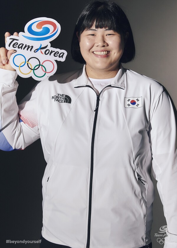 김하윤은 26일 중국 저장성 항저우 샤오산 린푸 체육관에서 열린 '2022 항저우 아시안게임' 유도 여자 78㎏ 이상급 결승전에서 중국의 쉬스옌(중국)을 절반으로 꺾고 우승을 차지했다. 사진┃네이버스포츠