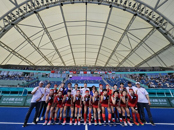 한진수 감독이 이끄는 대표팀은 25일 중국 항저우에 위치한 공슈 카날 스포츠 파크 스타디움에서 열린 '2022 항저우 아시안게임' 하키 여자 조별리그 싱가포르와의 A조 1차전 경기에서 4대0으로 승리했다. 사진┃대한하키협회