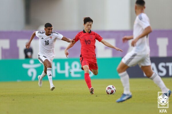 64년 만에 아시아축구연맹(AFC) 아시안컵 정상 탈환에 도전하는 한국 축구대표팀(23위)은 6일 밤 10시 아랍에미리트(UAE) 아부다비의 뉴욕대 스타디움에서 치른 최종 평가전에서 이라크를 1-0으로 꺾었다. 사진┃KFA