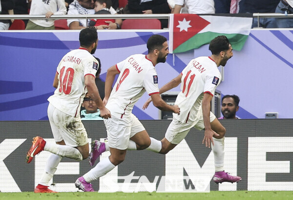 20일(현지시각) 카타르 도하 알투마마 스타디움에서 열린 아시아축구연맹(AFC) 2023 카타르 아시안컵 E조 조별예선 2차전 요르단과 대한민국의 경기, 전반 요르단 알나이마트가 역전골을 넣고 기뻐하고 있다. 사진┃뉴시스