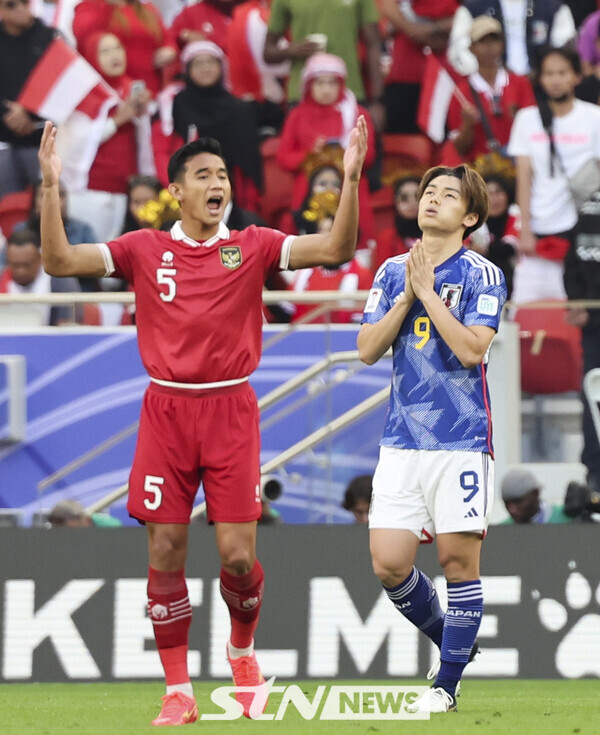 24일(현지시간) 카타르 도하 알투마마 스타디움에서 열린 아시아축구연맹(AFC) 2023 카타르 아시안컵 D조 조별예선 3차전 일본 대 인도네시아의 경기, 전반 일본 우에다 아야세가 선취골을 넣고 기뻐하고 있다. 사진┃뉴시스
