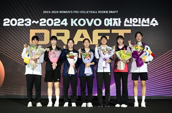 2023~2024 KOVO 여자 신인 1라운드 지명 선수들. 사진┃KOVO