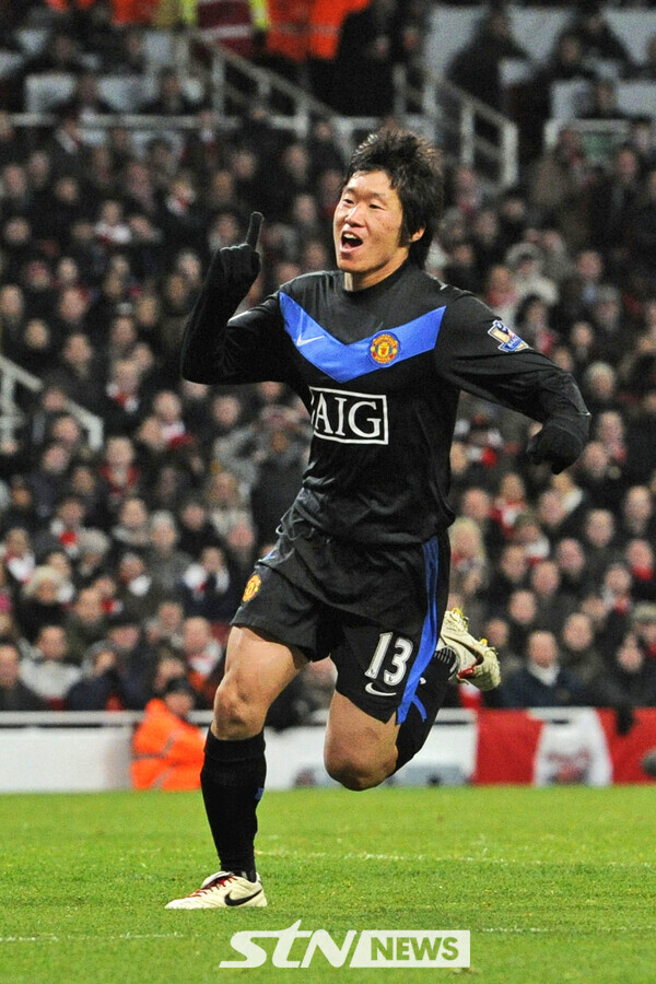 박지성은 맨체스터 유나이티드에서 활약하던 시절 2006, 2010년 EFL컵 우승의 영광을 차지했다. 사진┃뉴시스/AP