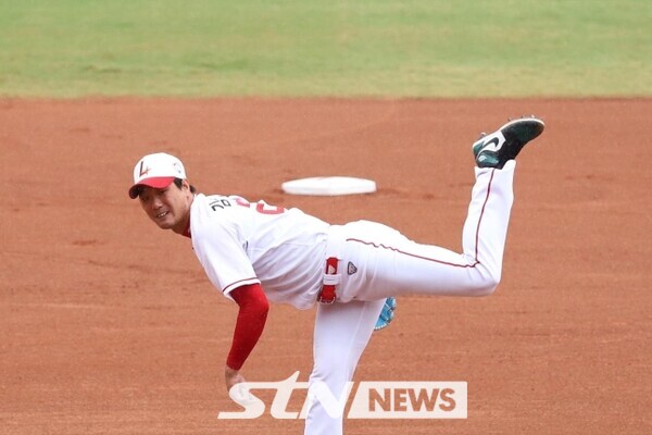 김광현이 대만 프로야구 팀 푸방과 연습 경기서 역투하고 있다.    사진┃SSG 랜더스