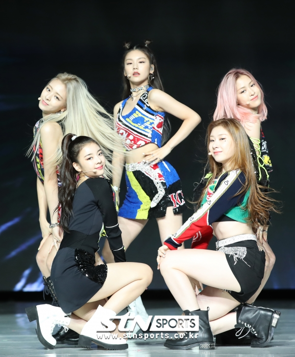 [켠김에 올킬⑩] 1위까지 단 ’240시간‘...있지(ITZY), 걸그룹 데뷔史 ’최고 임팩트’