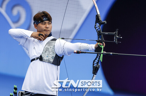 [파리PICK] '9발 중 7발이 10점!' 이우석, 완벽한 활시위 개인전 16강행