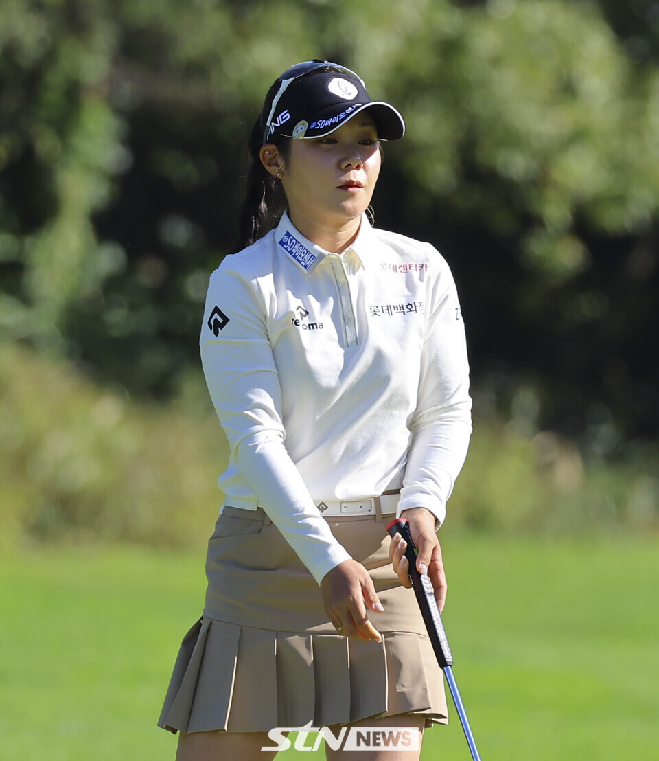 STN포토]이소영, 아쉽게 빗나가는 버디퍼트 < 골프 < 포토 < 기사본문 - STN NEWS